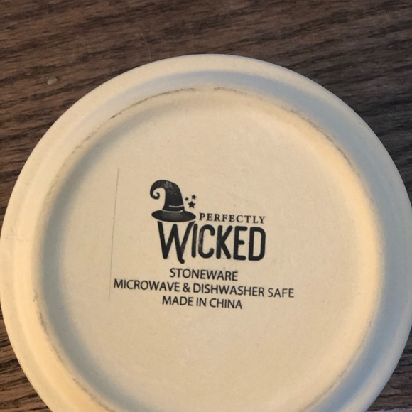 Perfectly Wicked Stoneware Skull 💀Motif Coffee Mug - Picture 4 of 4